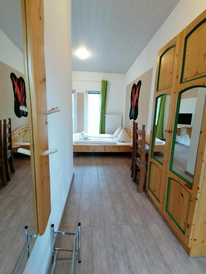 Campingplatz Am Treidlerweg Königstein Esterno foto